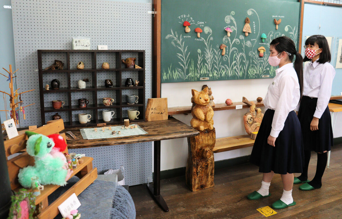 キノコや森の小動物モチーフ、絵画や木工・手芸で多彩に　京都・南丹で展示