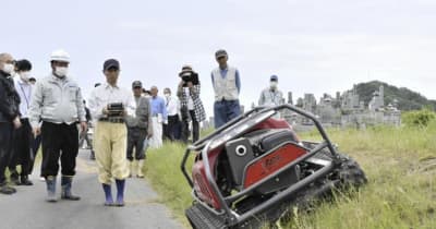 松山市が草刈り機の遠隔操作実験　DX推進へ農家20人参加
