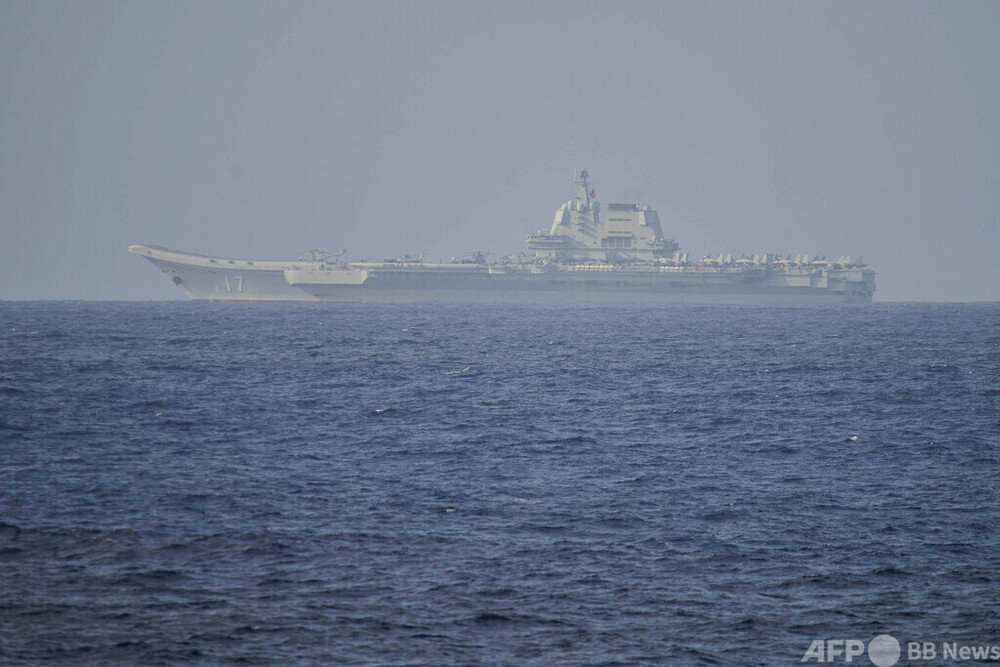 中国空母「山東」、台湾海峡通過