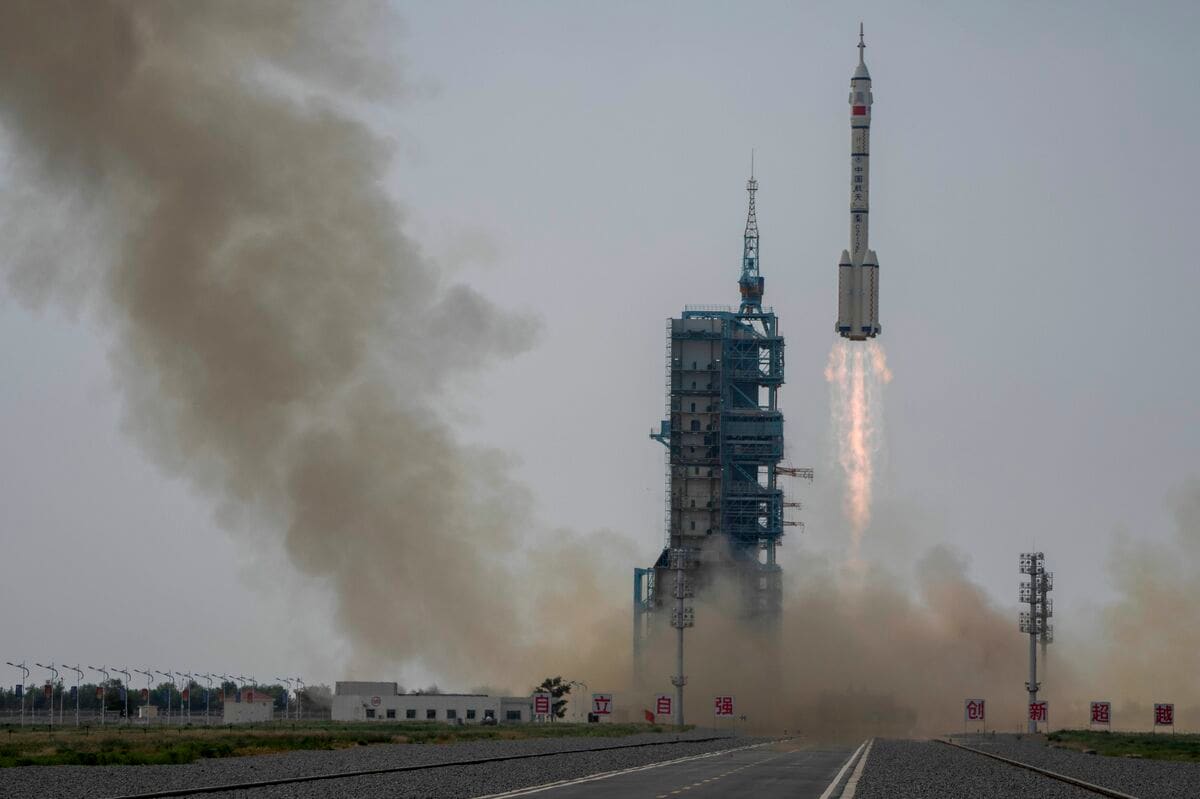 経済制裁に屈せず宇宙ステーション始動、中国がぎらつかせる「宇宙への野望」　中国初の民間人宇宙飛行士が搭乗、「神舟16号」打ち上げで新たなフェーズへ