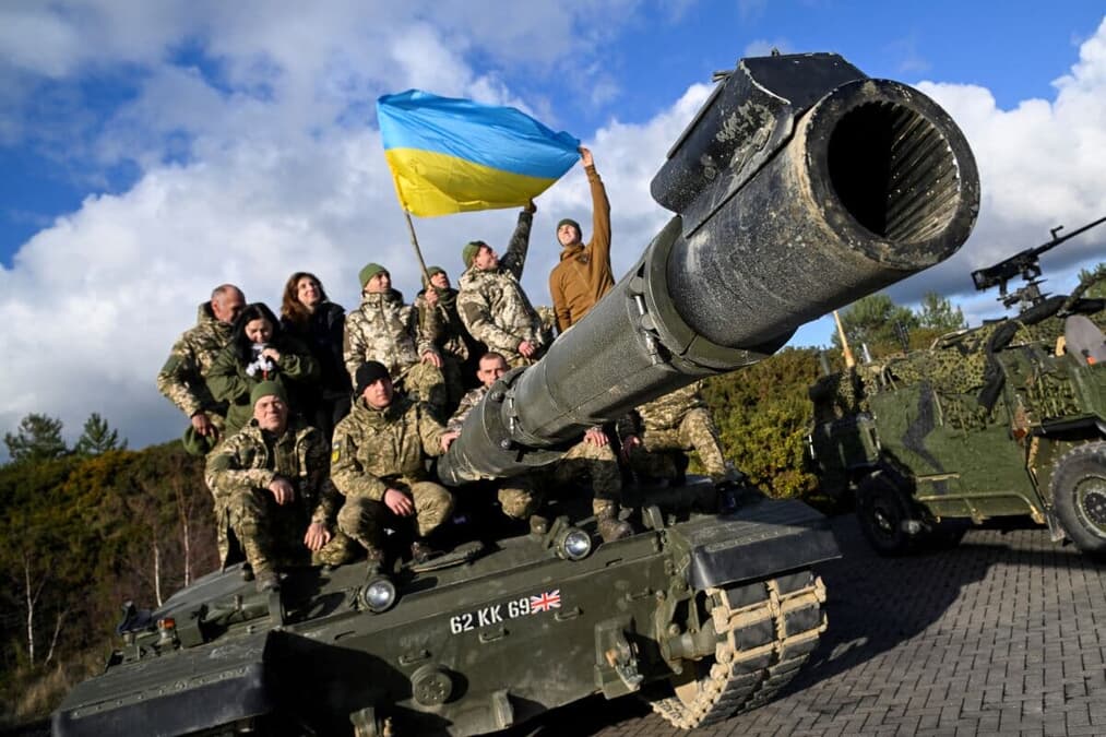 ロシアの「竜の歯」、ウクライナ「反転攻勢」を阻止できず...チャレンジャー2戦車があっさり突破する映像を公開