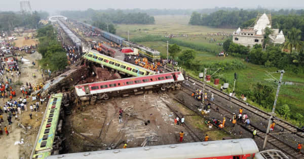 インド列車衝突、死者260人に　安全対策に遅れ