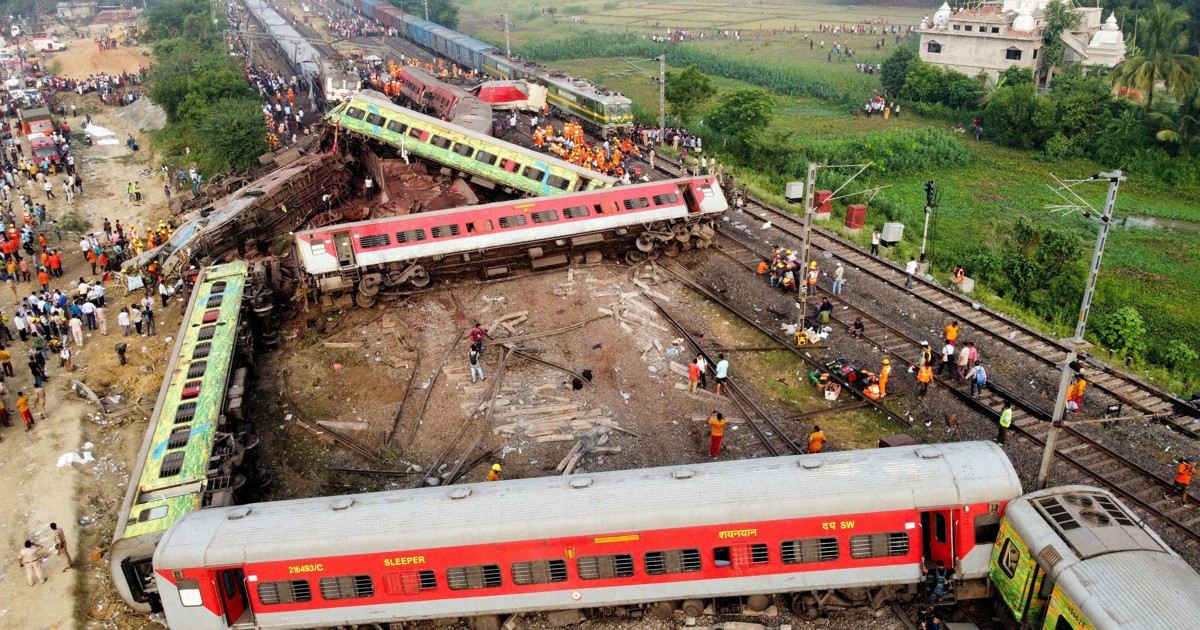 インド東部の列車事故、死者288人に　「今世紀で最悪」英報道