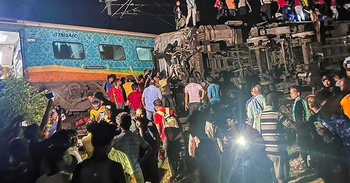 信号故障が原因か　インド列車事故、死者２８８人に