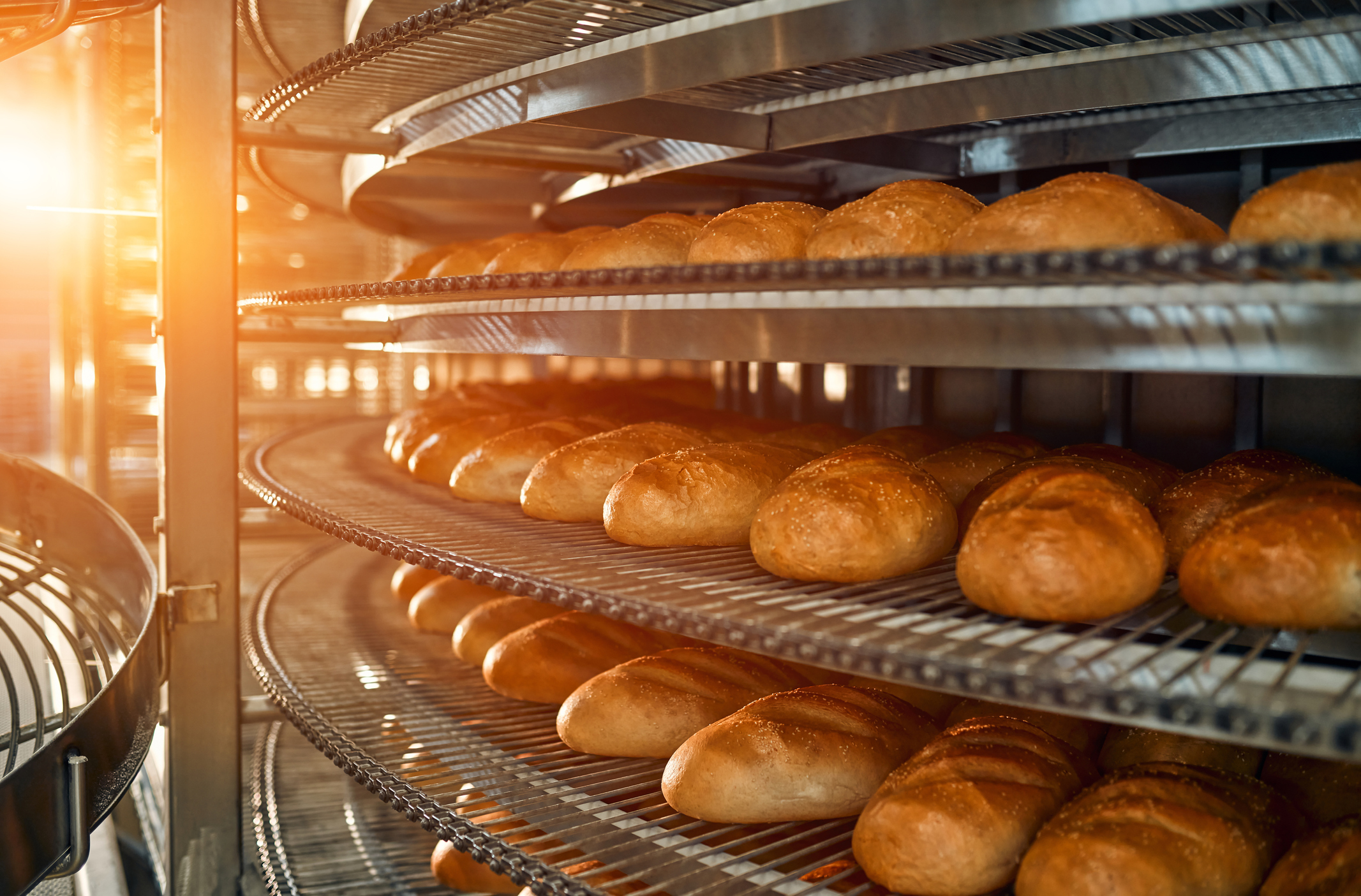 食品値上げに「電気代」がじわり影響　パン、加工食品で目立つ