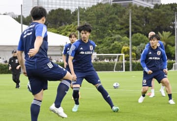 三笘ら、サッカー日本代表が始動　15日に親善試合
