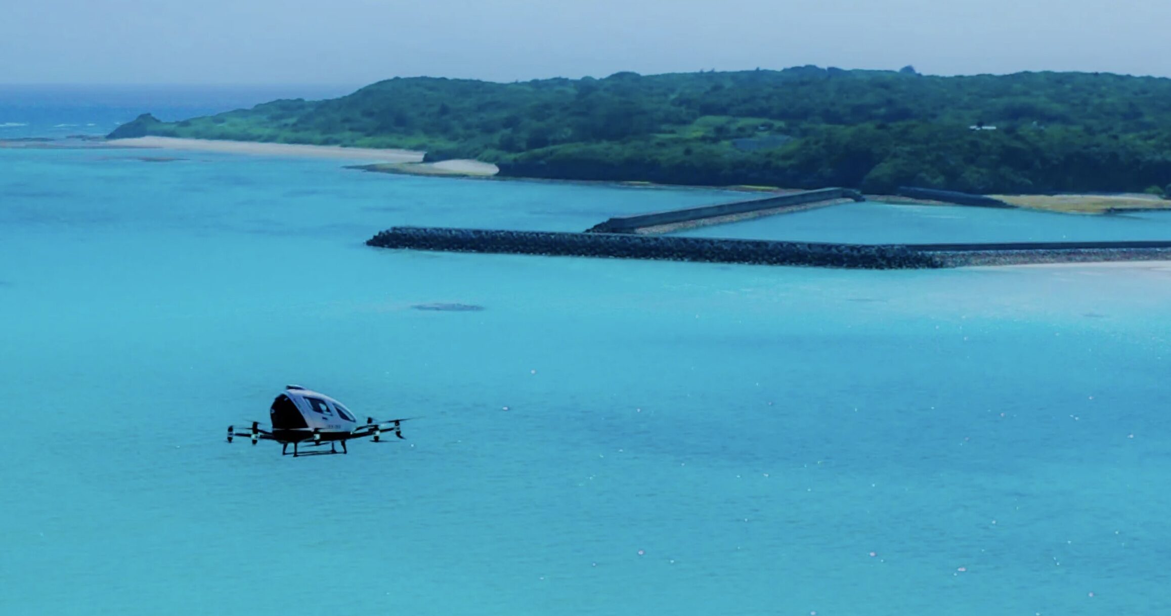 空飛ぶクルマ、沖縄でアジア初「海上の2地点間」飛行に成功