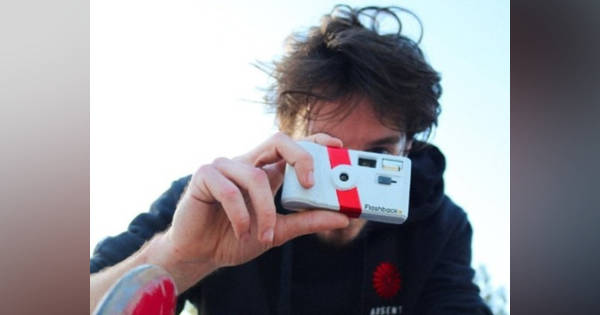 写真が見られるのは24時間後、フィルムカメラのようなデジカメ 