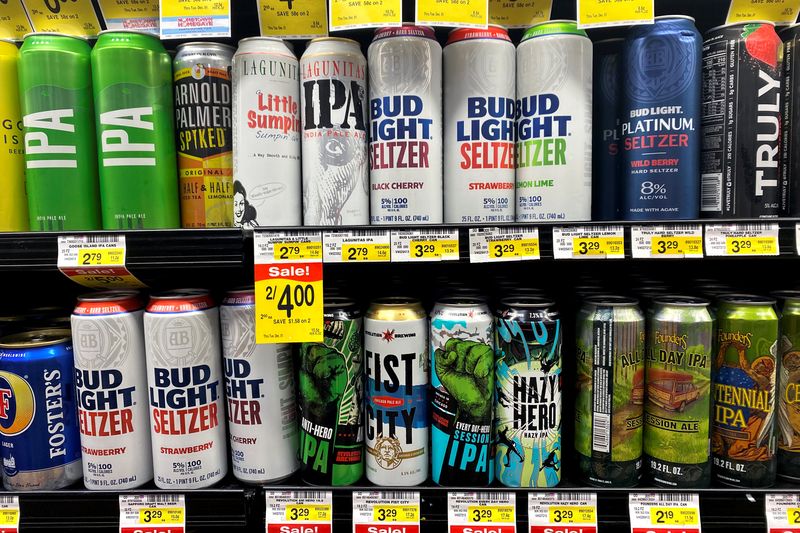 バドライト、米ビール市場の首位陥落　ＬＧＢＴ広告に反発