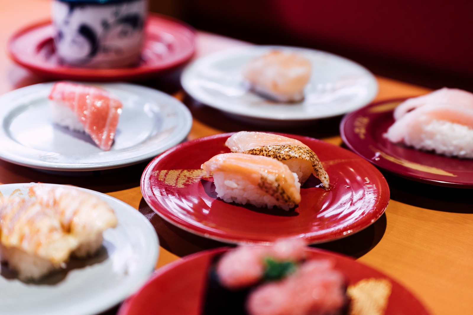 “北海道VS北陸”ご当地回転寿司チェーンの東京バトル勃発中! ４時間待ちも続出の安くてウマい地方チェーン最強寿司はどっち!?