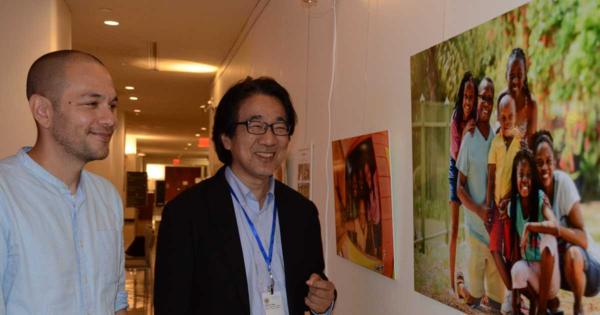 国連でダウン症児の写真展　日本の名畑さん