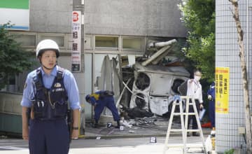コンビニに車突っ込み、男性死亡　埼玉・川口