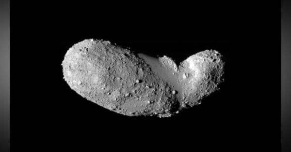 乾いた小惑星「イトカワ」から液体の水の間接的な証拠を発見　ありふれた小惑星に水があった証拠