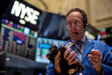 NY株3日続落、102ドル安　米FRBの追加利上げ警戒