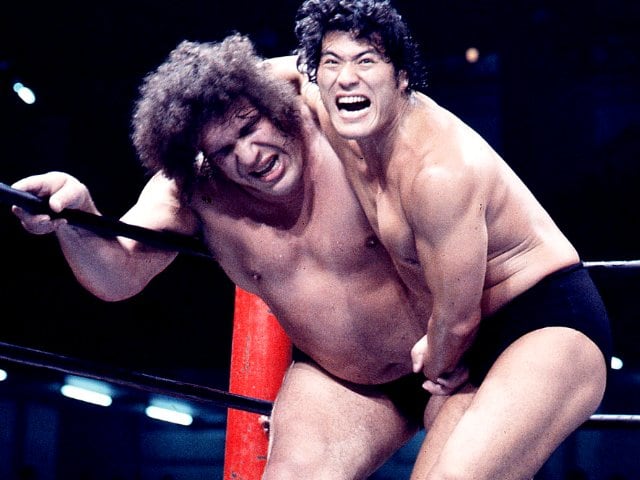 アントニオ猪木 驚異の「身長223cm、体重250kg」 アントニオ猪木が“血まみれの大巨人