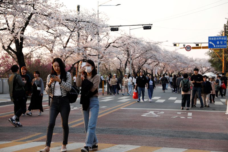国民が1─2歳若返り、韓国で「数え年」廃止の新法施行