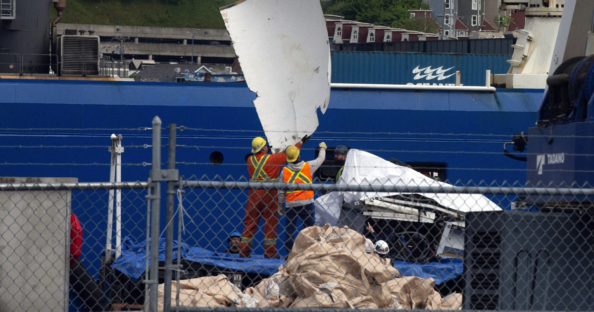 潜水艇「タイタン」の残骸を回収　遺体らしきものも　カナダに到着