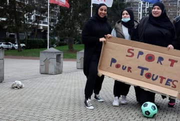 「ヒジャブ」着用禁止を支持　フランス裁判所、サッカー試合中