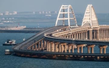 クリミア橋、避暑で大渋滞　ロシア大統領、併合州迂回促す