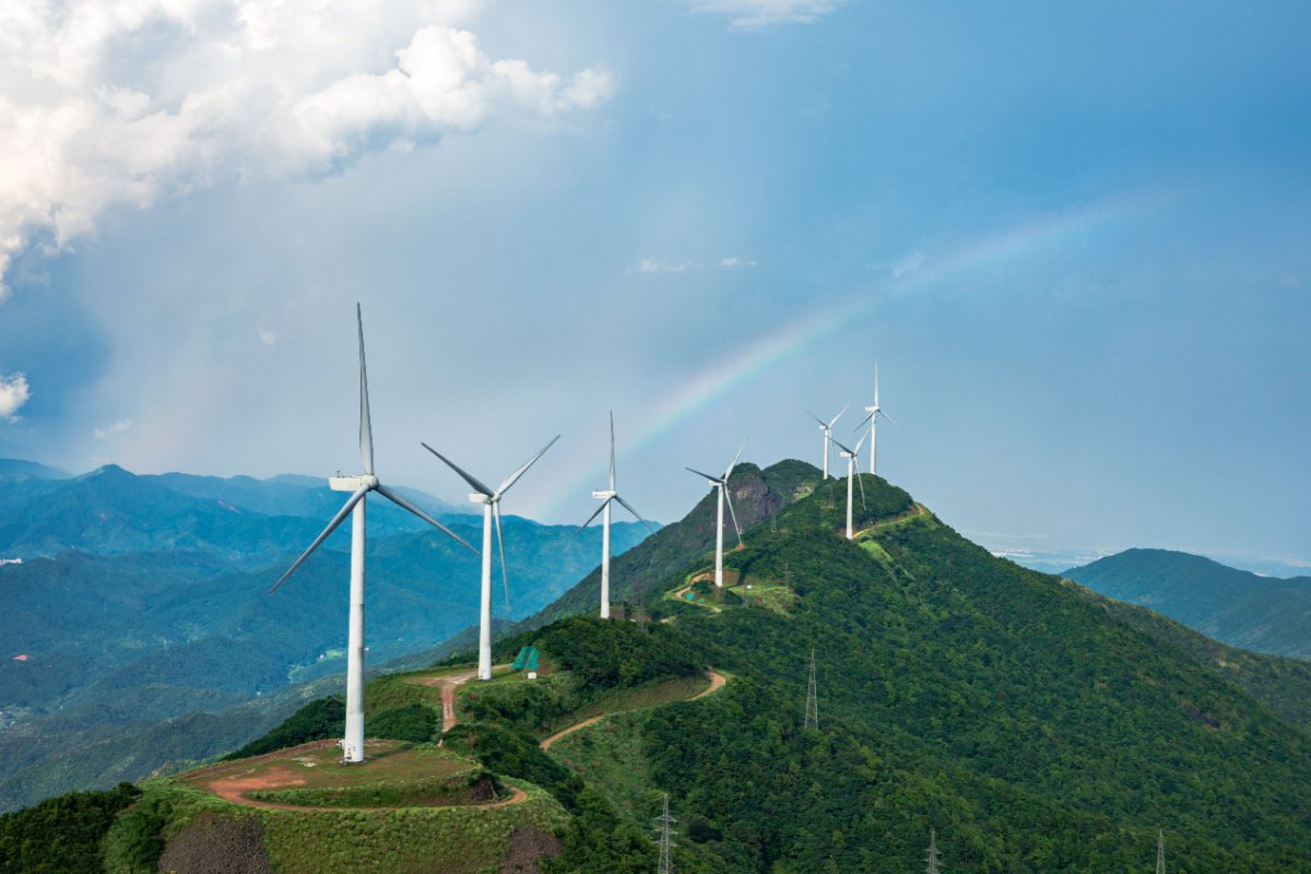 中国、風力・太陽光発電が急増　目標を5年早く達成の見込み