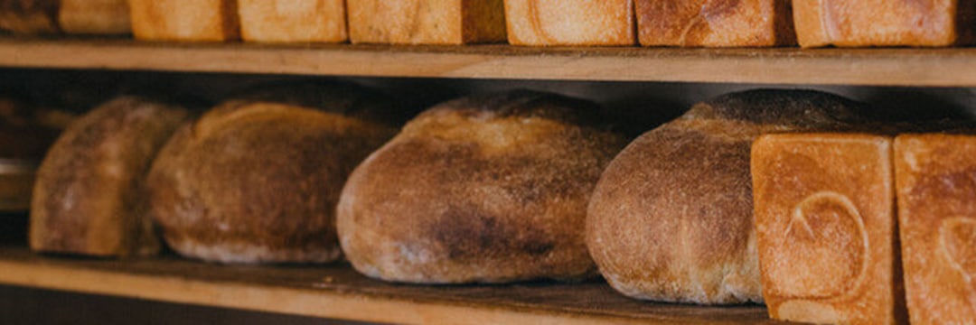 「パンは2種類しか作らない」「日用品の販売で稼ぐ」で年商3億　“山の上のパン屋”の「健康的な働き方」