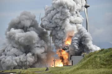 ロケット爆発、圧力容器壊れたか　JAXAイプシロンS燃焼試験