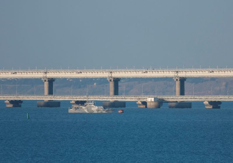 クリミア橋で爆発、道路橋が損傷　ロシアは「テロ」と非難