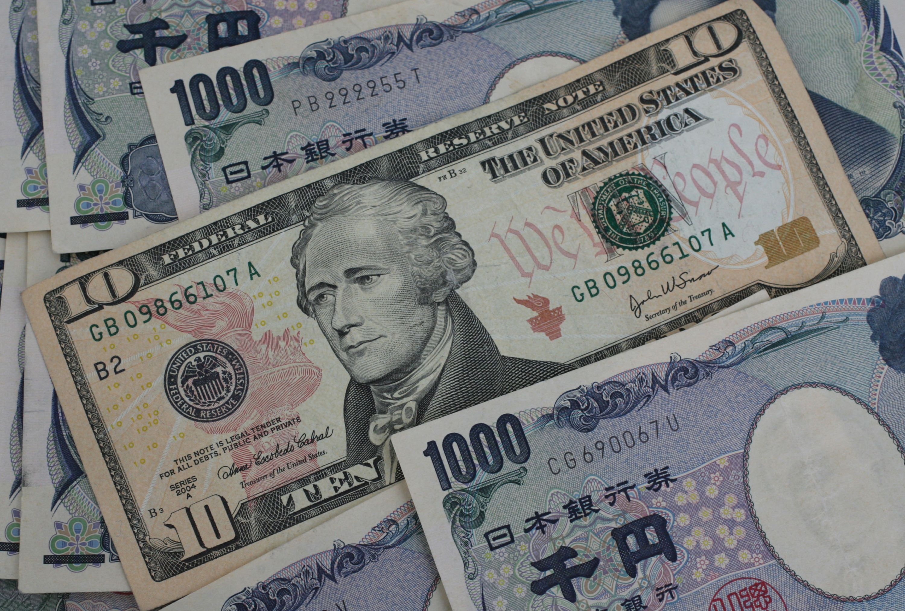 円が対ドル141円台に下落、株式・債券先物急伸－ＹＣＣ修正巡る報道