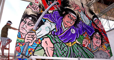 創立者・菊池九郎の鏡絵堂々 東奥義塾150周年ねぷた、紙張り進む 青森・弘前市 (東奥日報社)