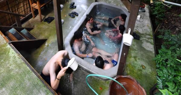 “日本で最も野性的なサウナ”で話題　アロマが香る室内　心身整える緑の空間　沖縄・本部町