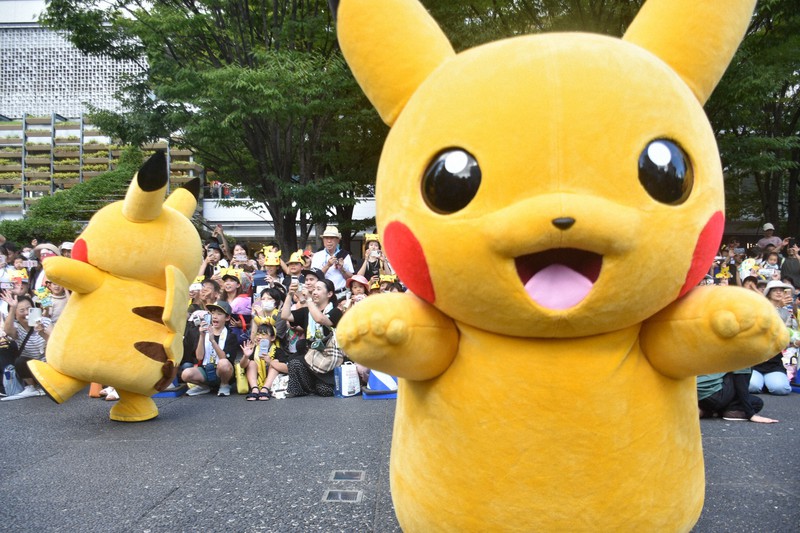 横浜でピカチュウが行進　ファンが声援　ポケモン世界大会を前に