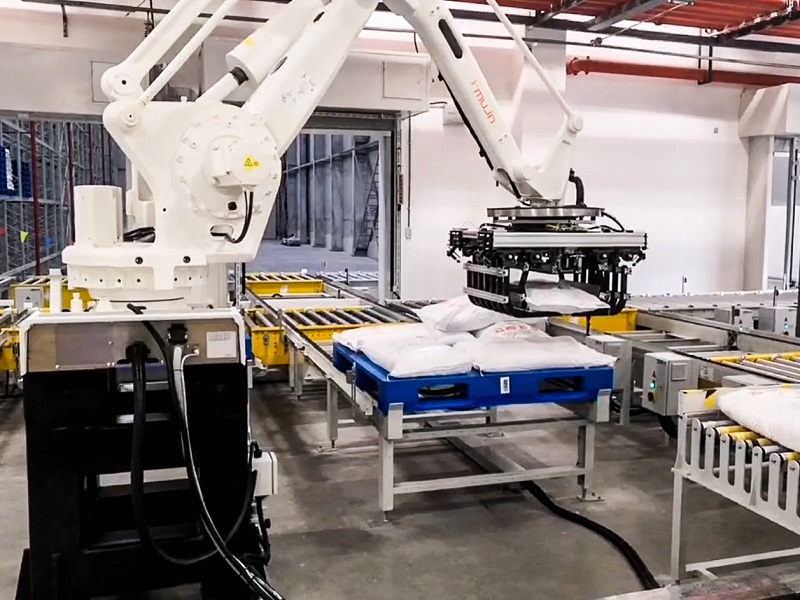 Mujin、知能ロボット「MujinRobot」向けのハンド開発。多様な袋物の積み下ろし・積み付け作業を実現
