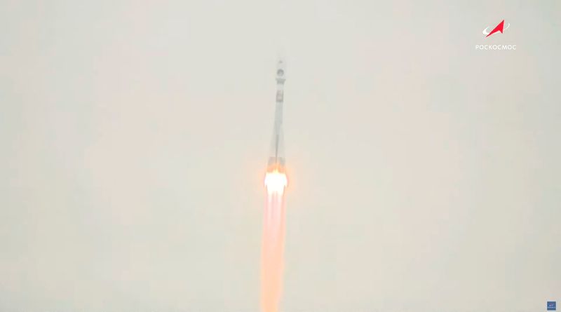 ロシアが月探査機打ち上げ、半世紀ぶり　南極着陸目指す