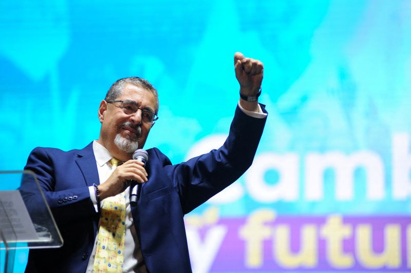 20日のグアテマラ大統領選決選投票、アレバロ氏勝利の予想