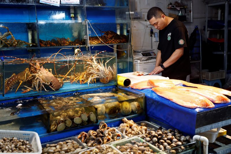 処理水放出に怒りと不安の声、北京の海鮮市場