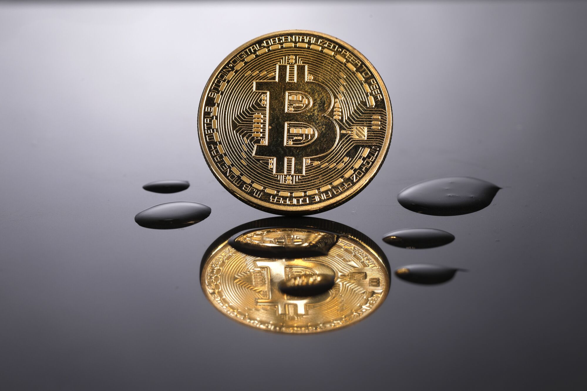 ビットコインETFめぐりXに偽情報、相場が乱高下 ハッキングか