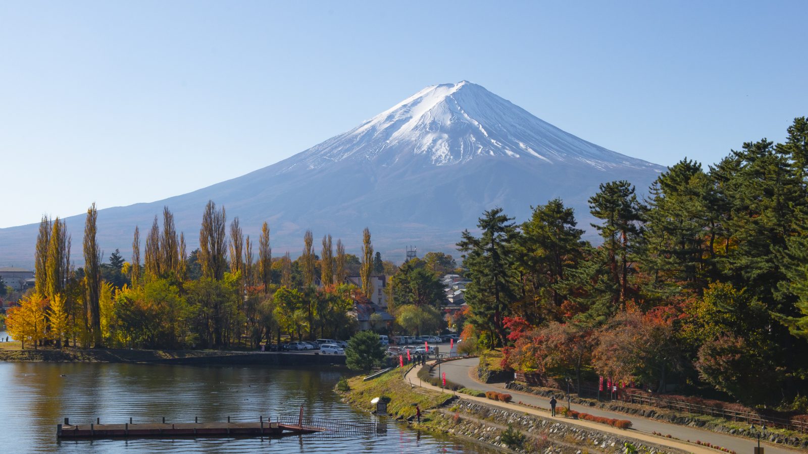 英紙が富士山の“オーバーツーリズム”と“弾丸登山”を問題視「ここは神聖な山なのに」 | 外国人観光客も夢見る富士登山