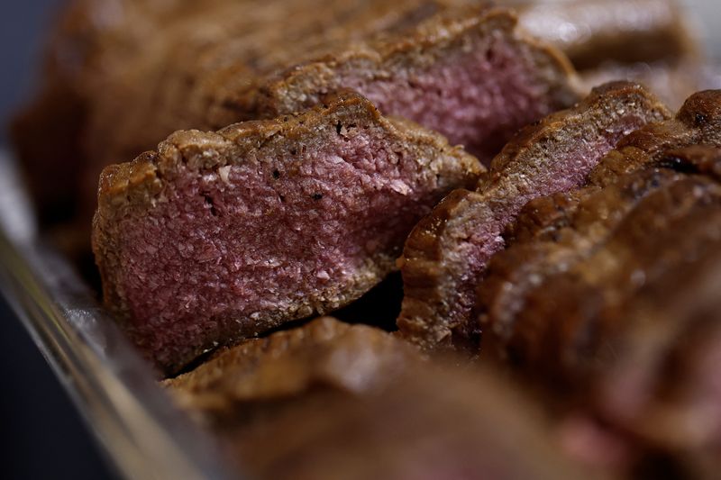 「植物性ステーキ」は禁止、肉製品想起する名称規制へ　フランス