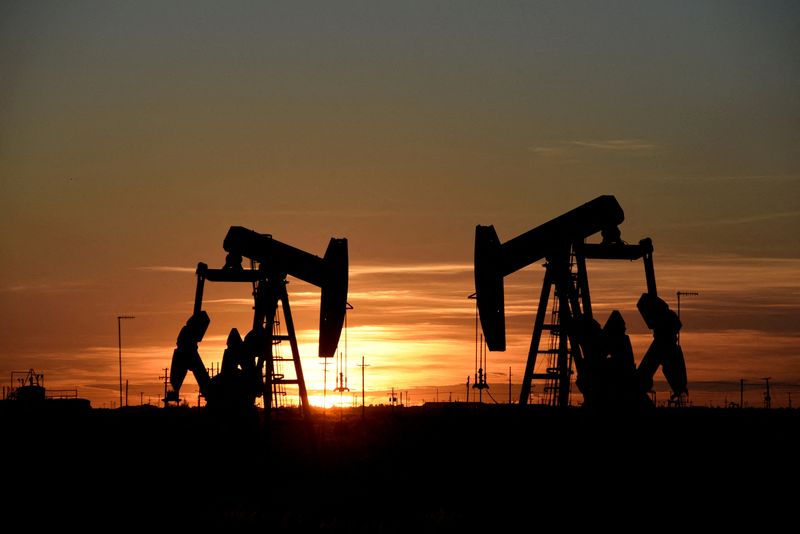 原油先物10カ月ぶり高値、サウジとロシアが供給制限延長