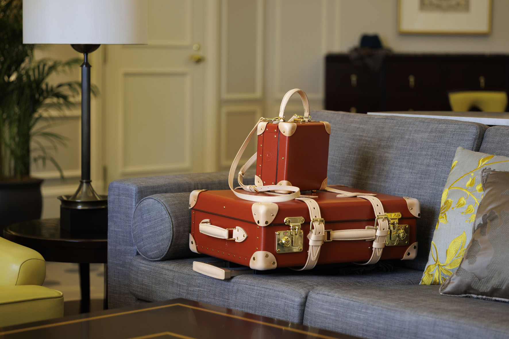 【東京ステーションホテル】英国ブランド「グローブ・トロッター」社製 ホテルオリジナルスーツケースの販売決定