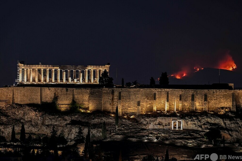 【今日の1枚】パルテノンに迫る炎 ギリシャ