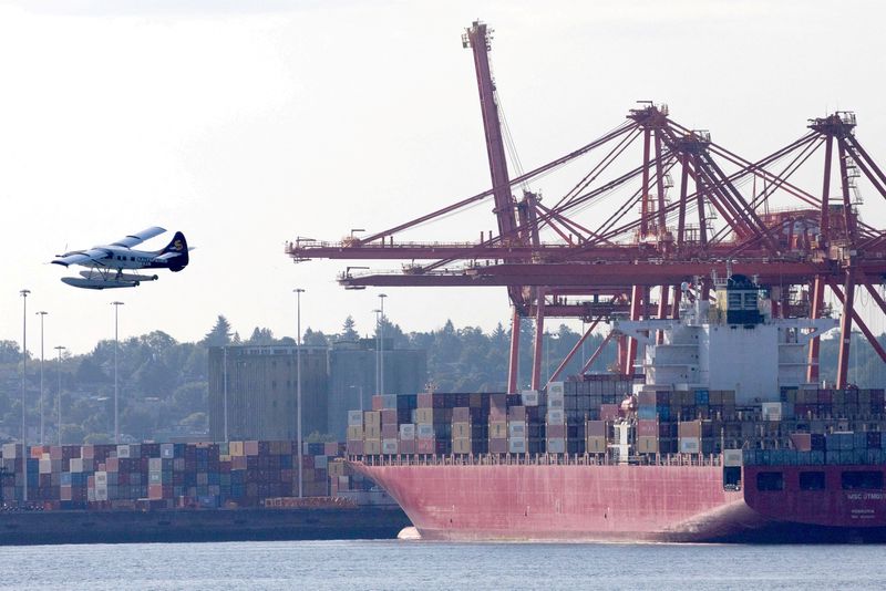 カナダ貿易赤字、7月は縮小　港湾ストが輸入圧迫