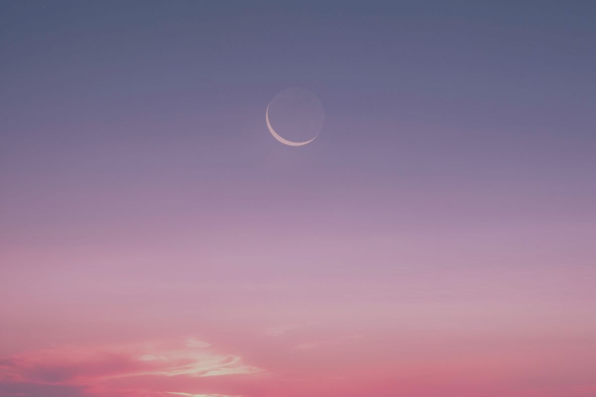 地球照の三日月と新月、「月」を楽しみたい今週の夜空