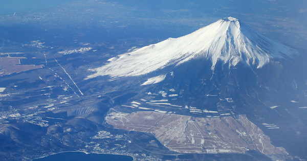 オーバーツーリズムに悩む富士山､登山鉄道構想が再始動-ＣＯ２抑制へ