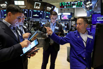 NY株反落、106ドル安　金融政策発表控え慎重姿勢