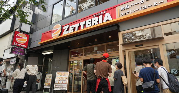「ゼッテリア」1号店開業で初日から行列　全国のロッテリア店舗はどうなる？