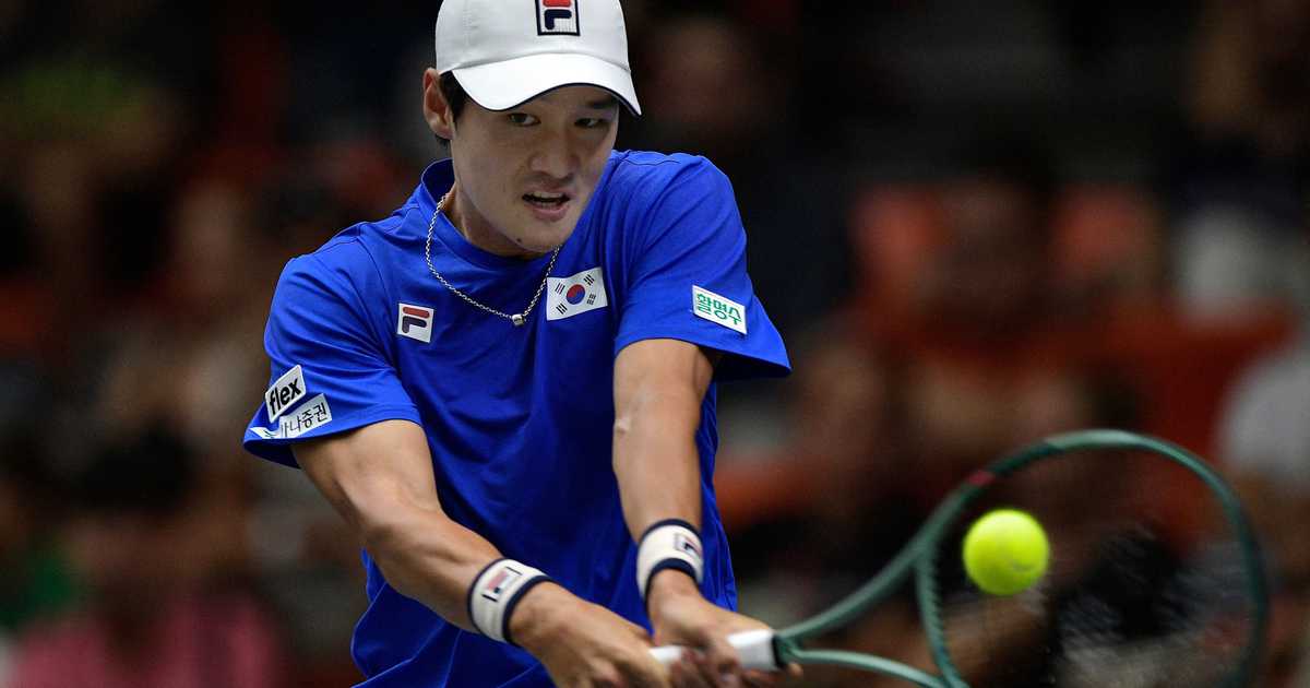 テニス＝ナダルの全仏OP優勝ラケット、約1740万円で落札
