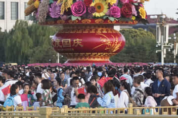 中国の大型連休、旅客8億人超へ　国慶節、各地でにぎわい