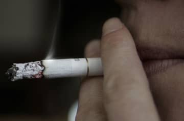 英「非喫煙世代」目指す　2009年以降生まれ、法案導入