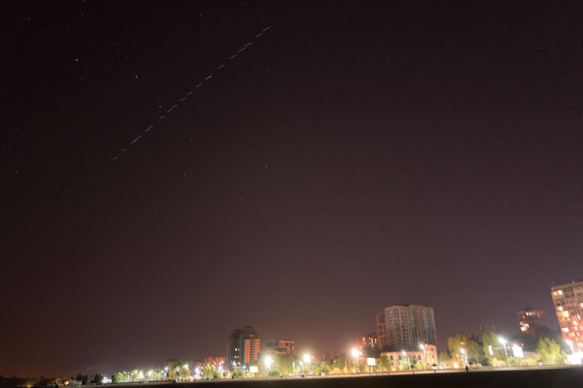 スペースX、スターリンク衛星が「燃え尽きる瞬間」を捉えた動画